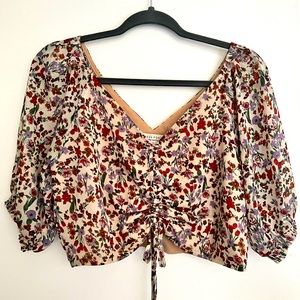 Flower Print Crop Top with Puffy Sleeves and Tie in the Middle
